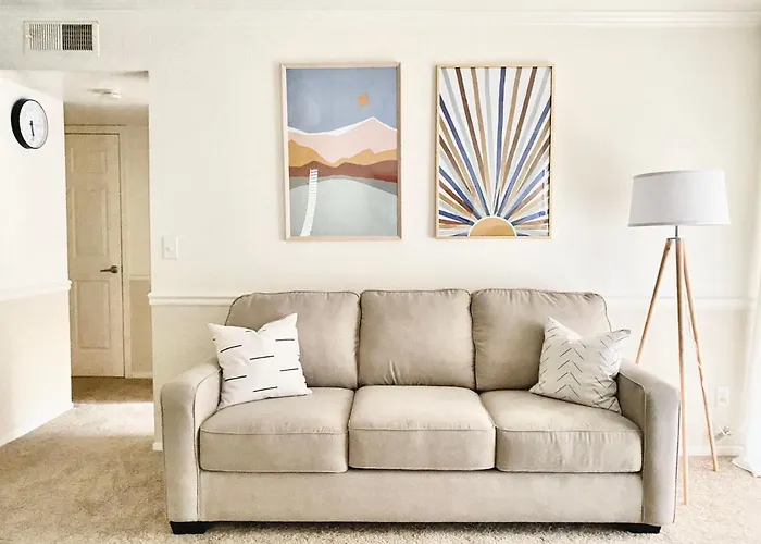 Luxury Sacramento Apartment, King Bed, Fast Wi-Fi