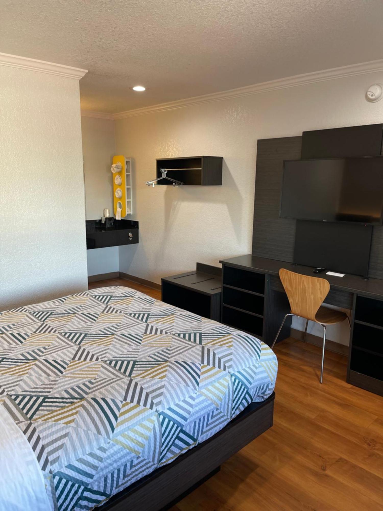 6 Sacramento, Ca - Downtown Hotel 2*