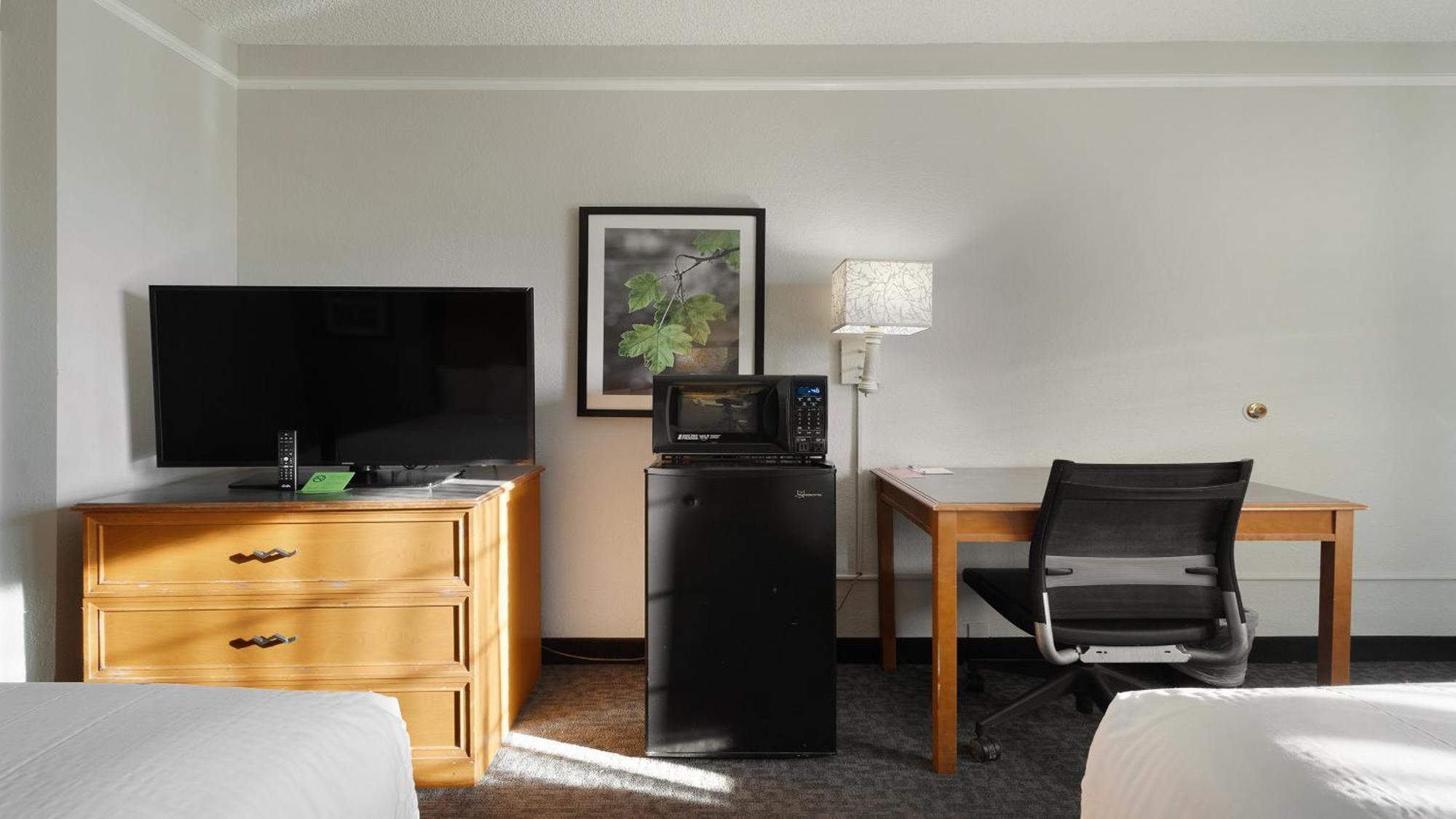 Howard Johnson By Wyndham Downtown 3*