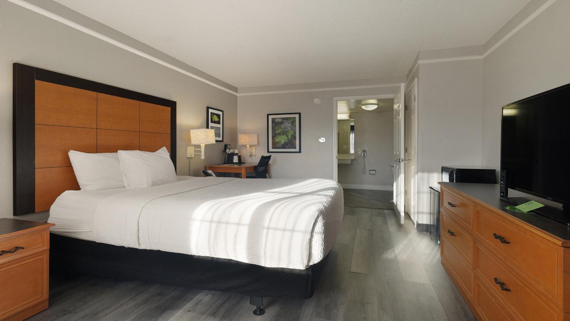 Howard Johnson By Wyndham Downtown 3*