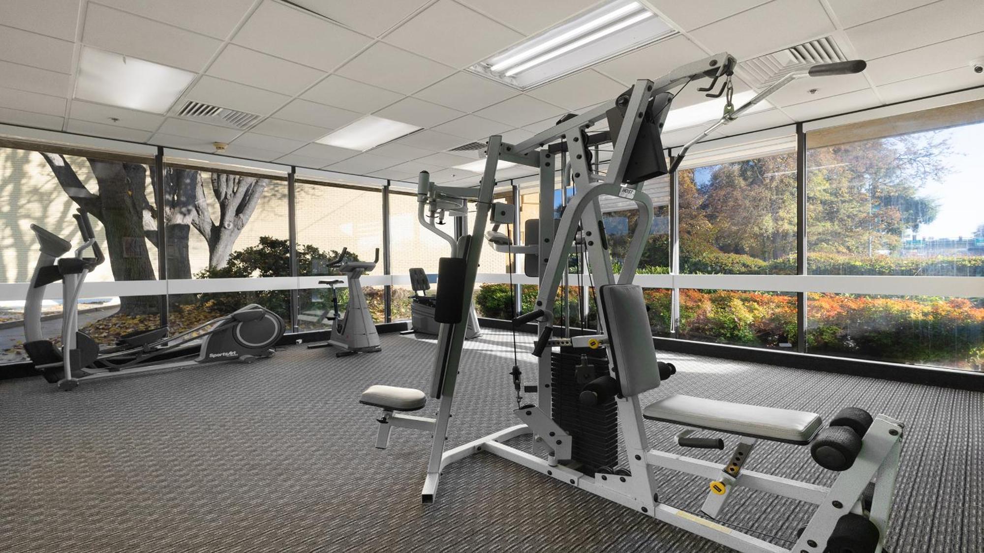 Howard Johnson By Wyndham Downtown 3*