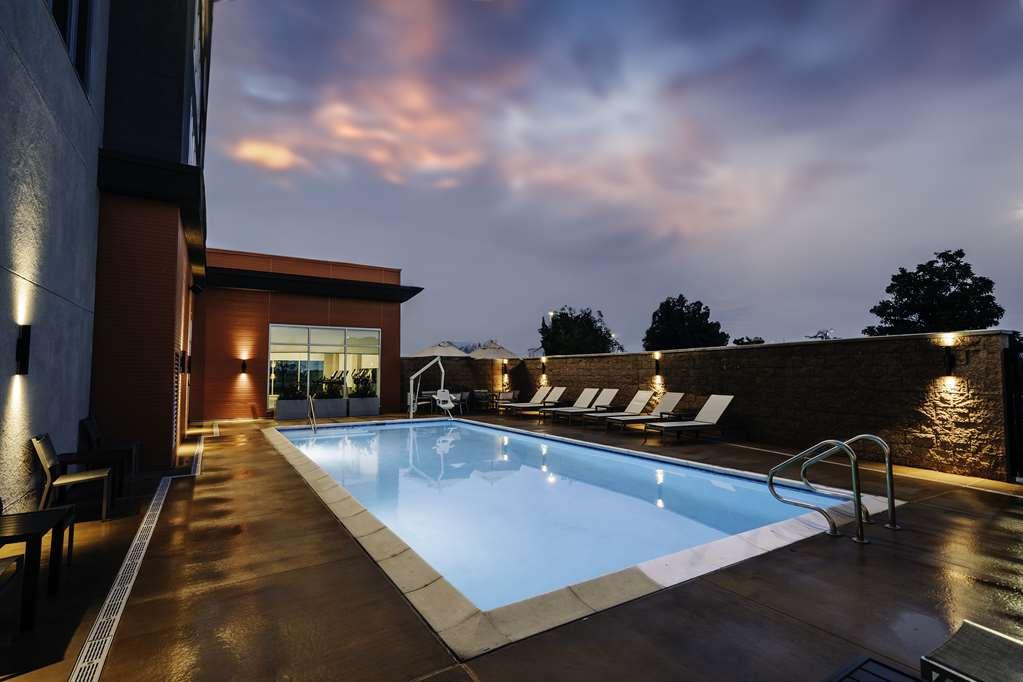 Hyatt Place International Airport Hotel
