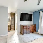 Sacramento Home With Pool Near Dtwn Pets Welcome!