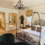 Villa Arden Hills