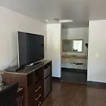 Crossroads Inn - Downtown Sacramento