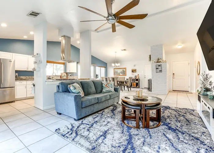 Sacramento Home With Pool Near Dtwn Pets Welcome!
