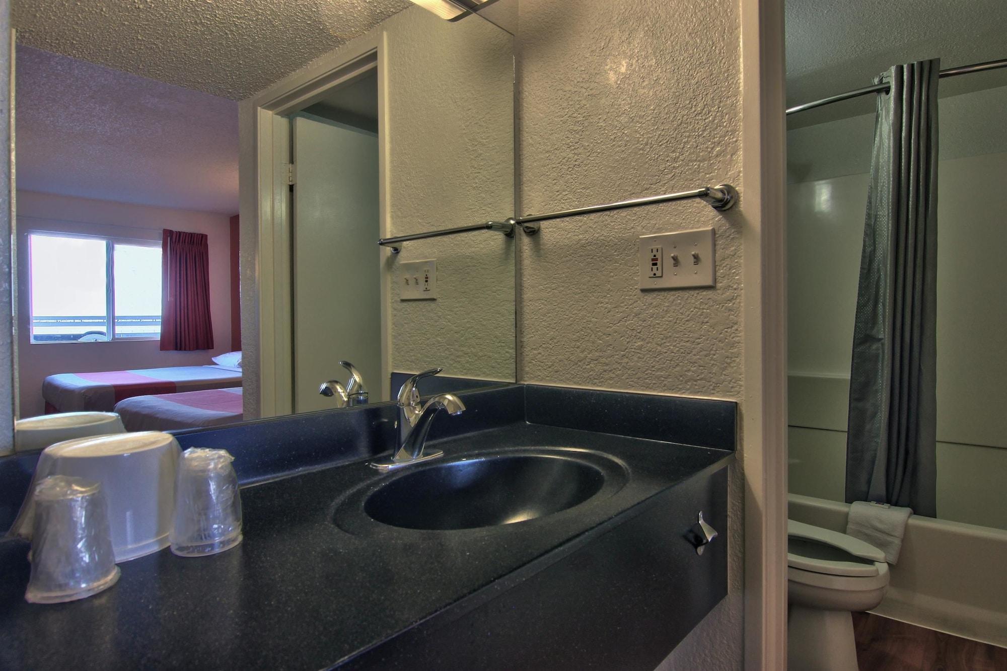 Hotel 6-sacramento, Ca - Old North 2*