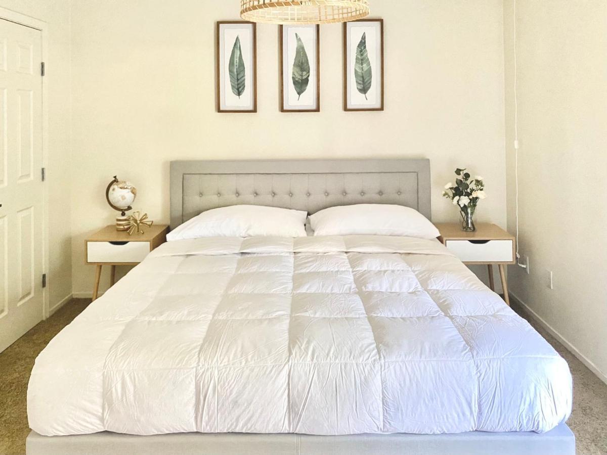 Luxury Apartment, King Bed, Fast Wi-fi *