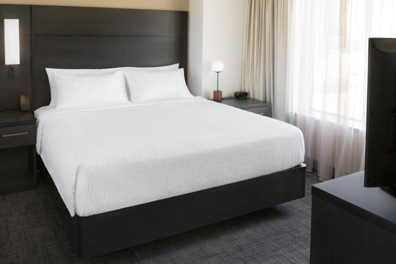 By Marriott Downtown At Capitol Park 3*