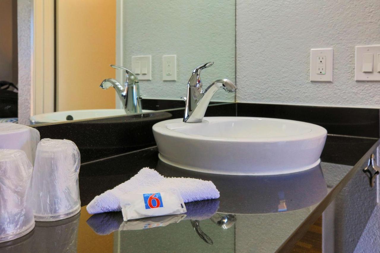 Hotel 6-sacramento, Ca - Old North 2*