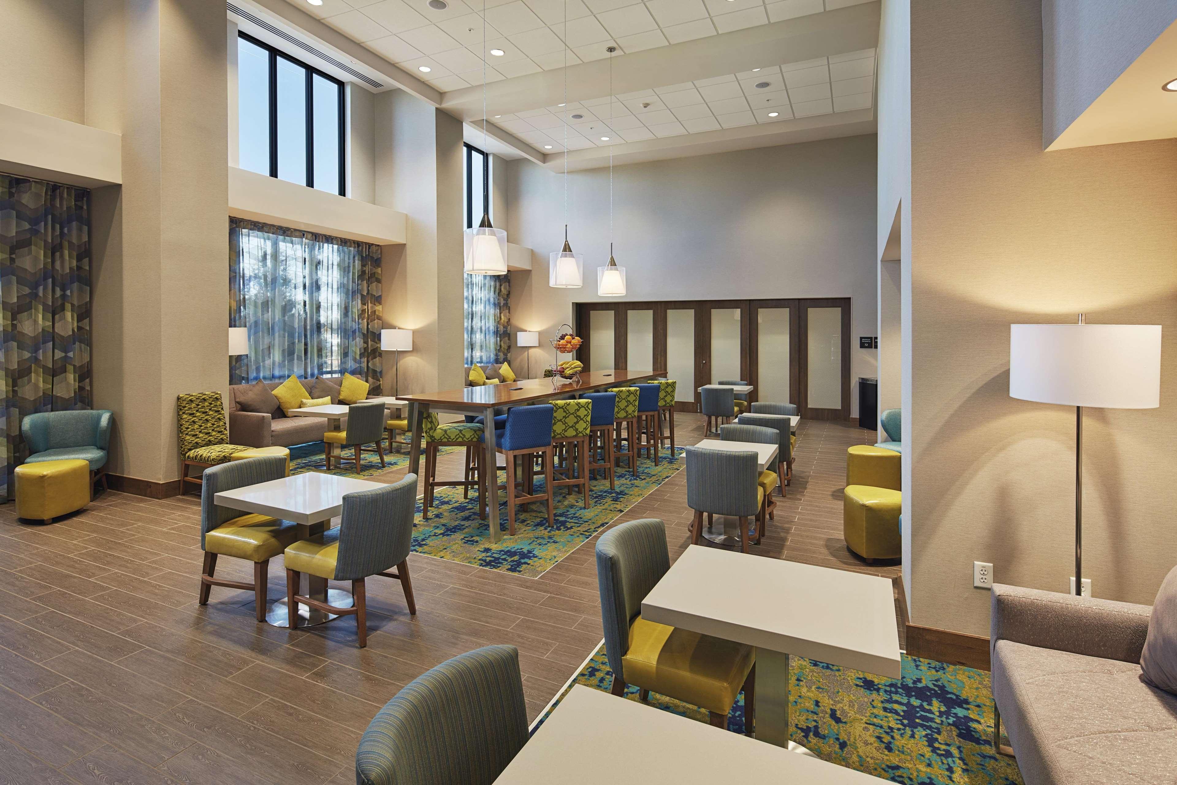 Hotel Hampton & At Csus