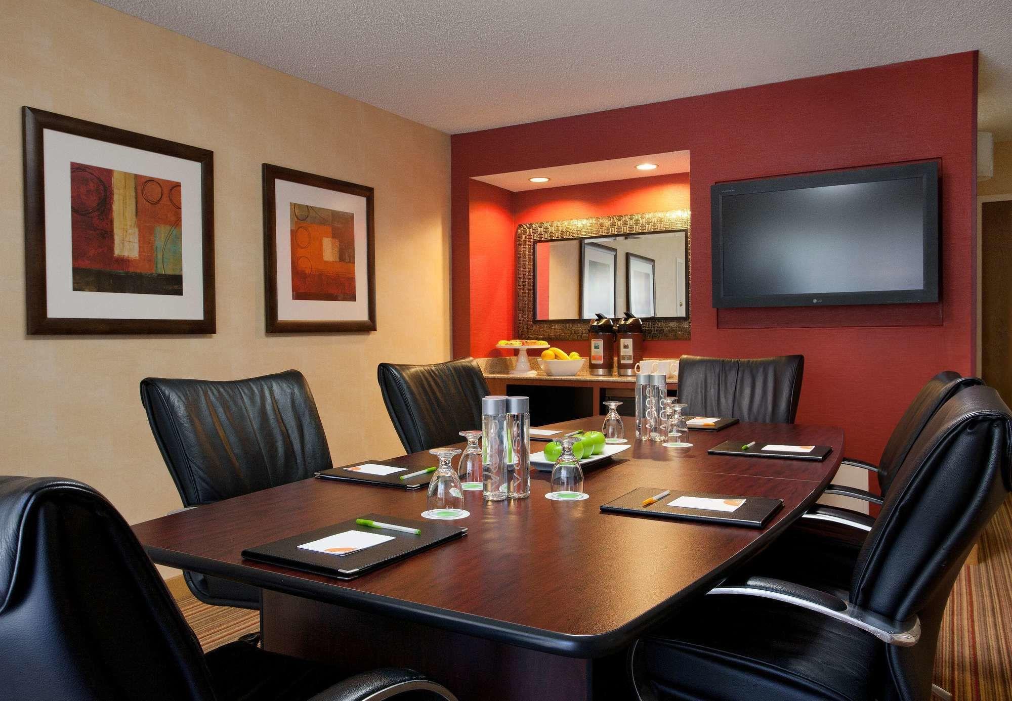 Courtyard Airport Natomas Hotel