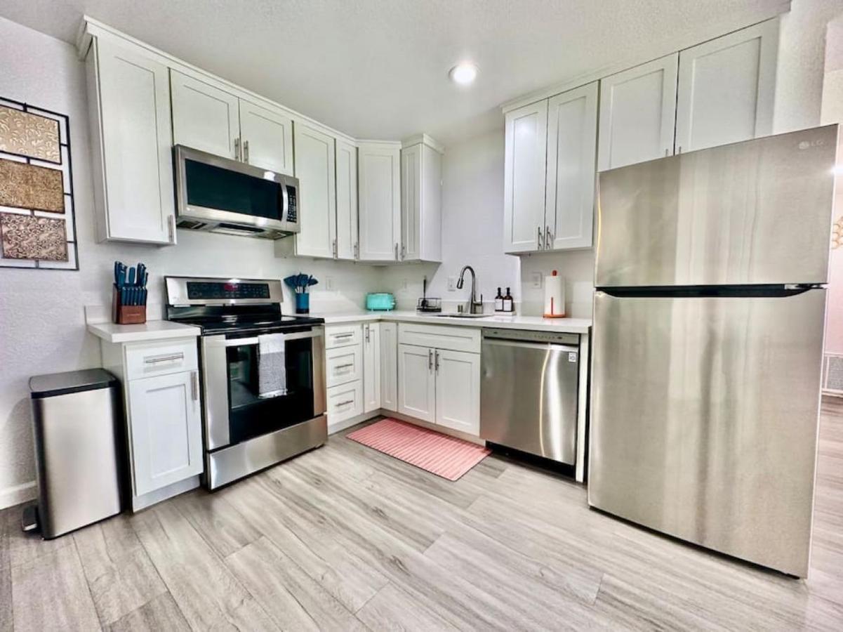 First Floor Gated, And Remodeled Apartment Sacramento