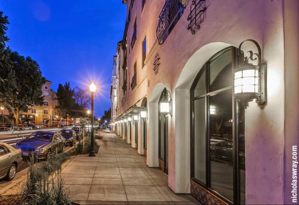 Midtown Luxury Apt W/ Balcony *