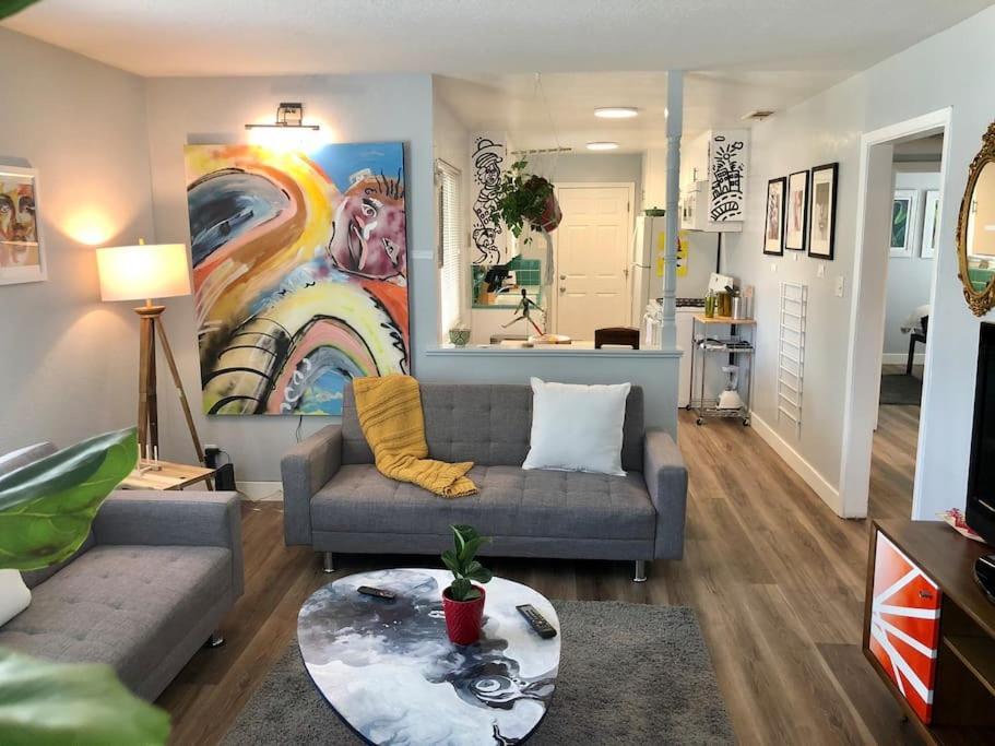 Smart Eclectic Art House Near Uc Davis Med Center * Sacramento