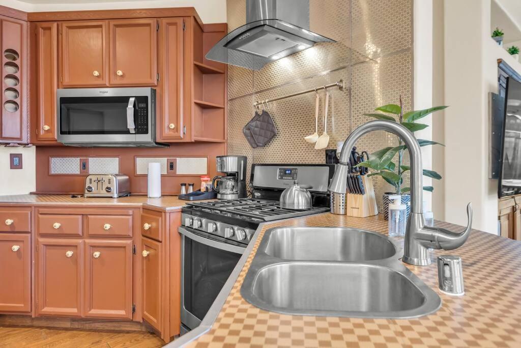 Mediterranean Style Modern House Holiday home Sacramento
