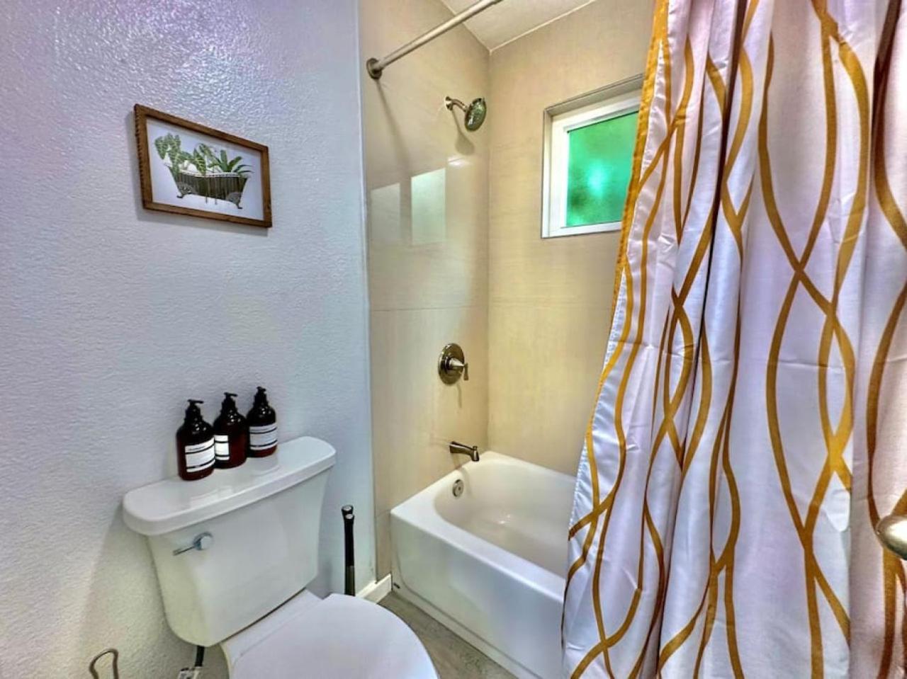 First Floor Gated, And Remodeled * Sacramento