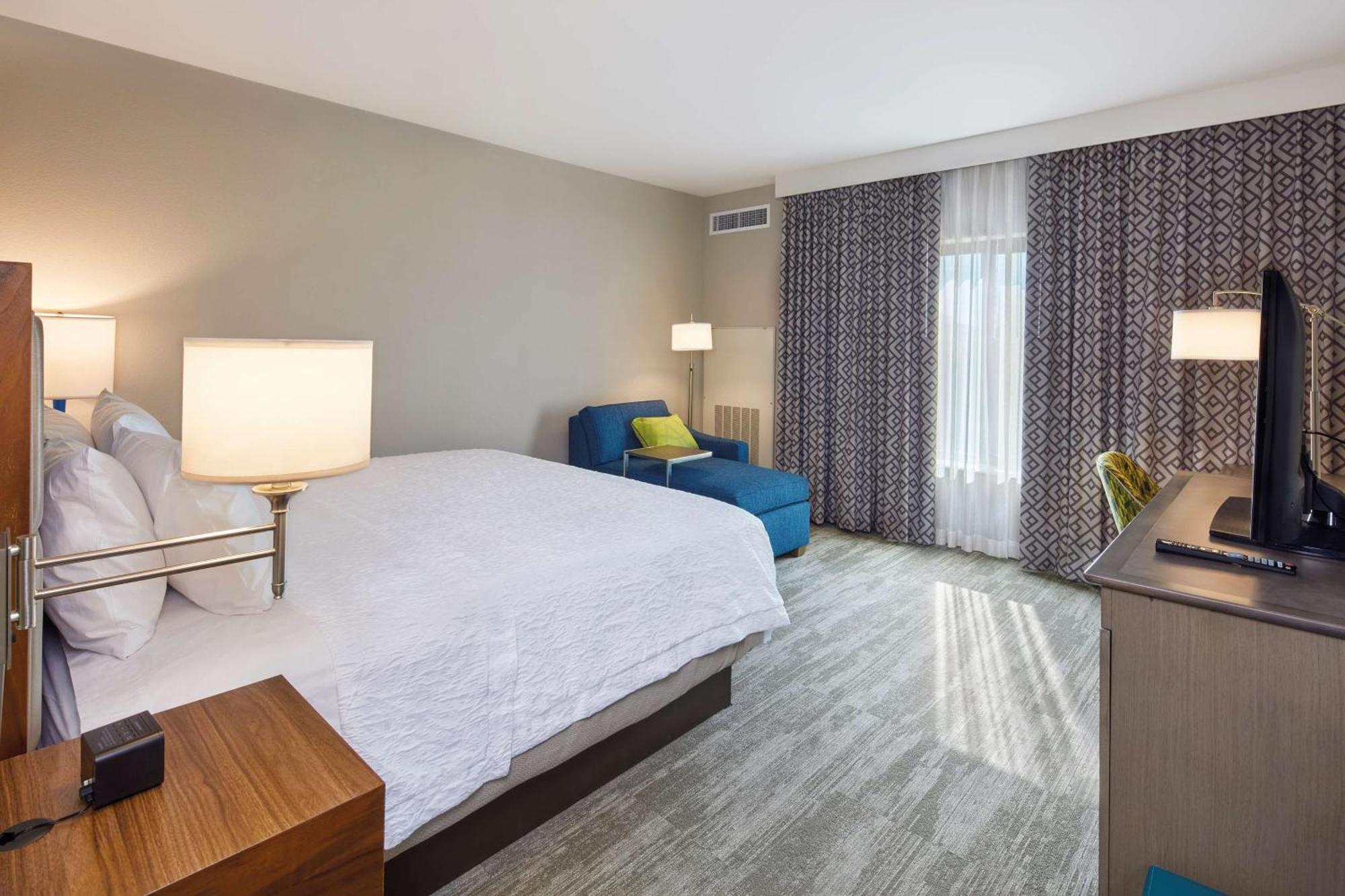 Hotel Hampton & At Csus