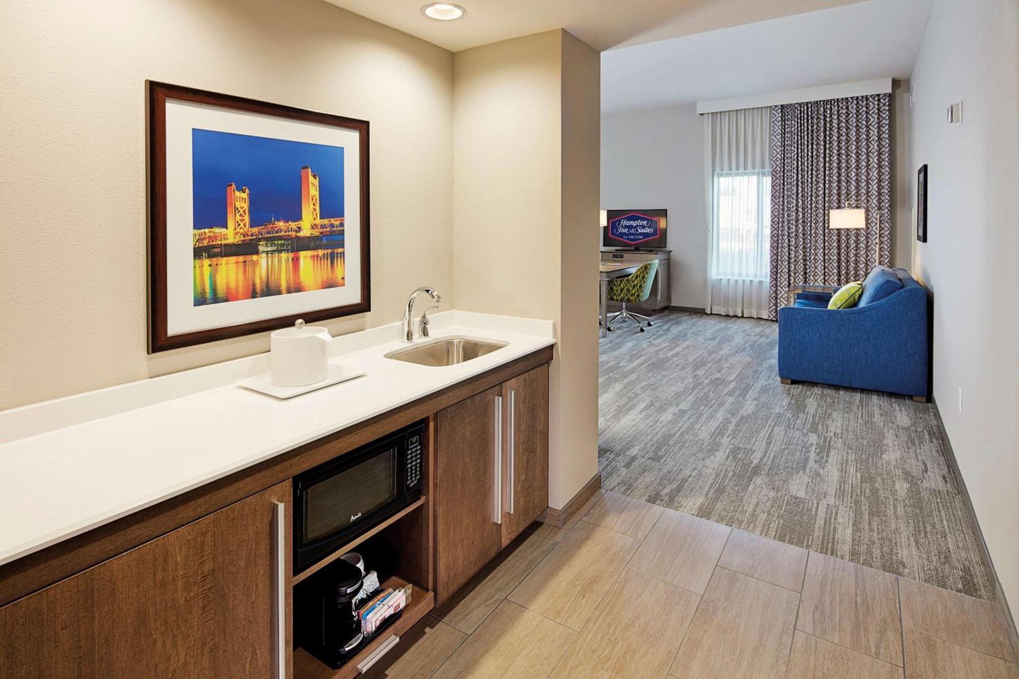 Hampton & At Csus Hotel