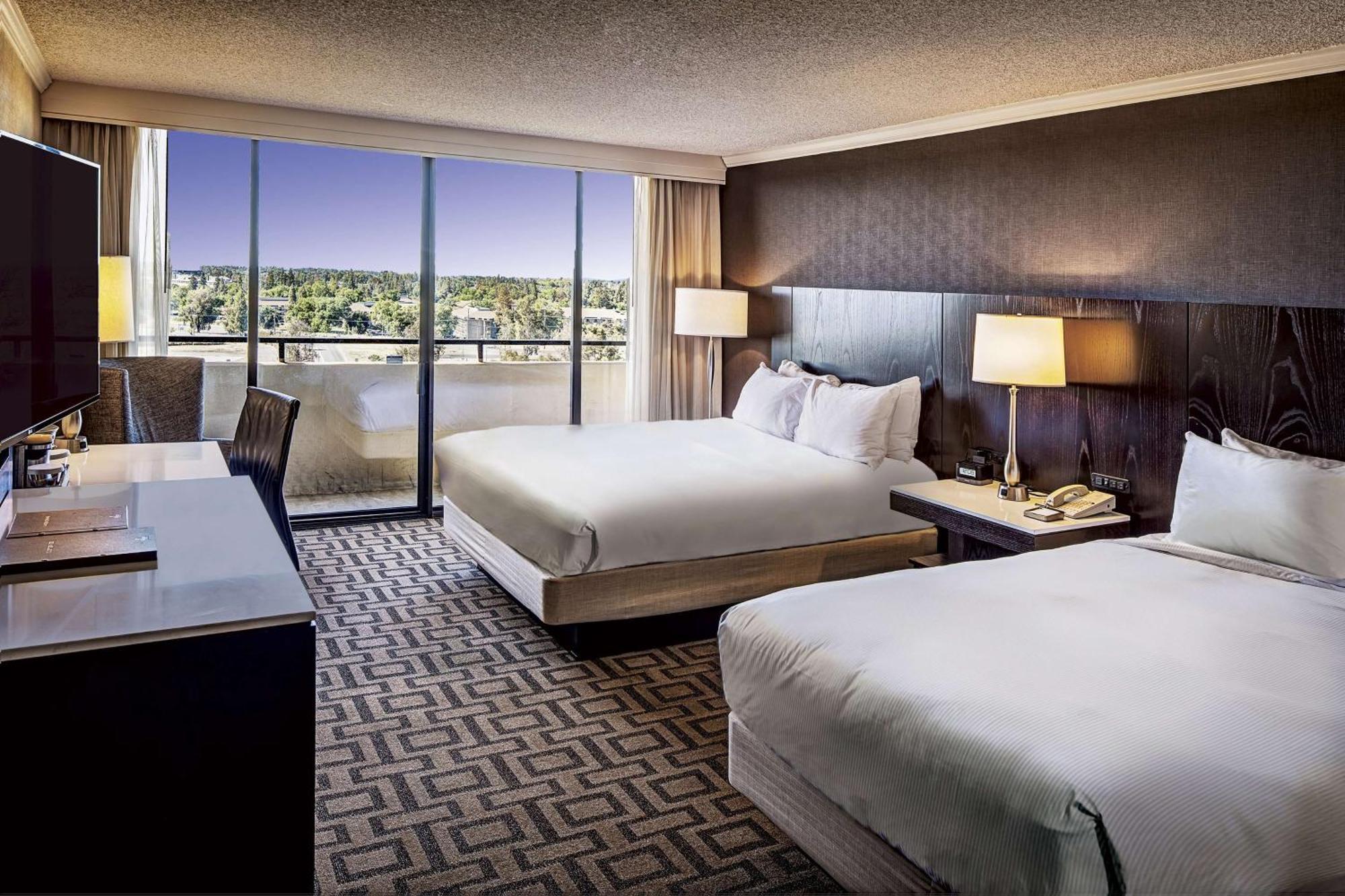 Hilton Arden West 3*