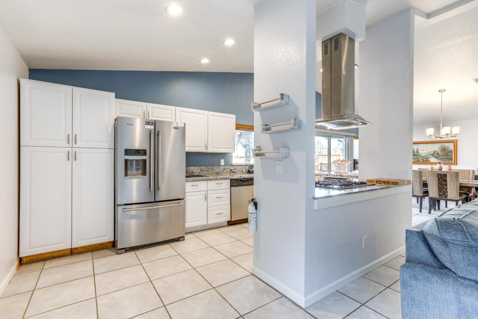 With Pool Near Dtwn Pets Welcome! Holiday home *
