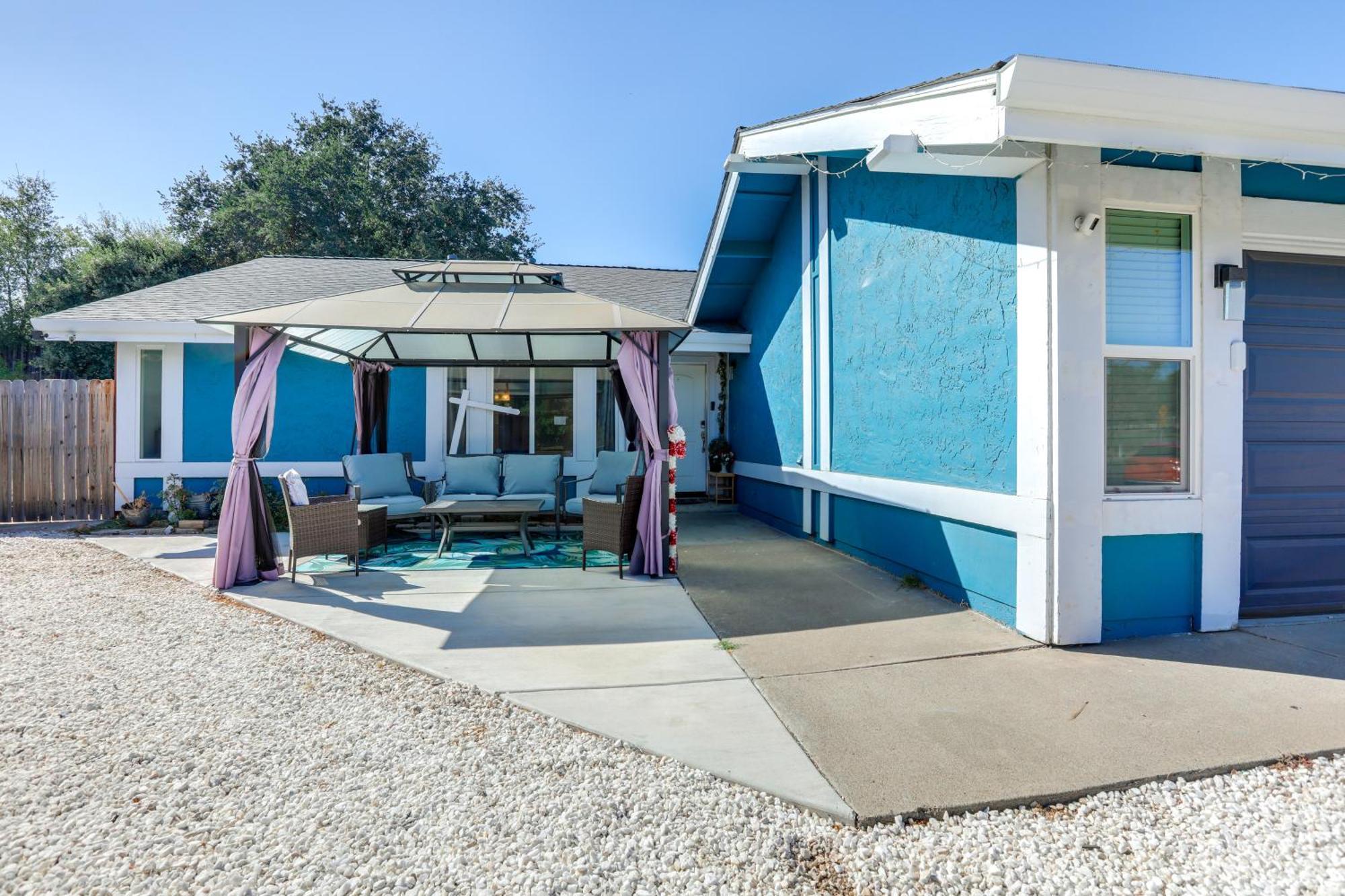With Pool Near Dtwn Pets Welcome! Holiday home