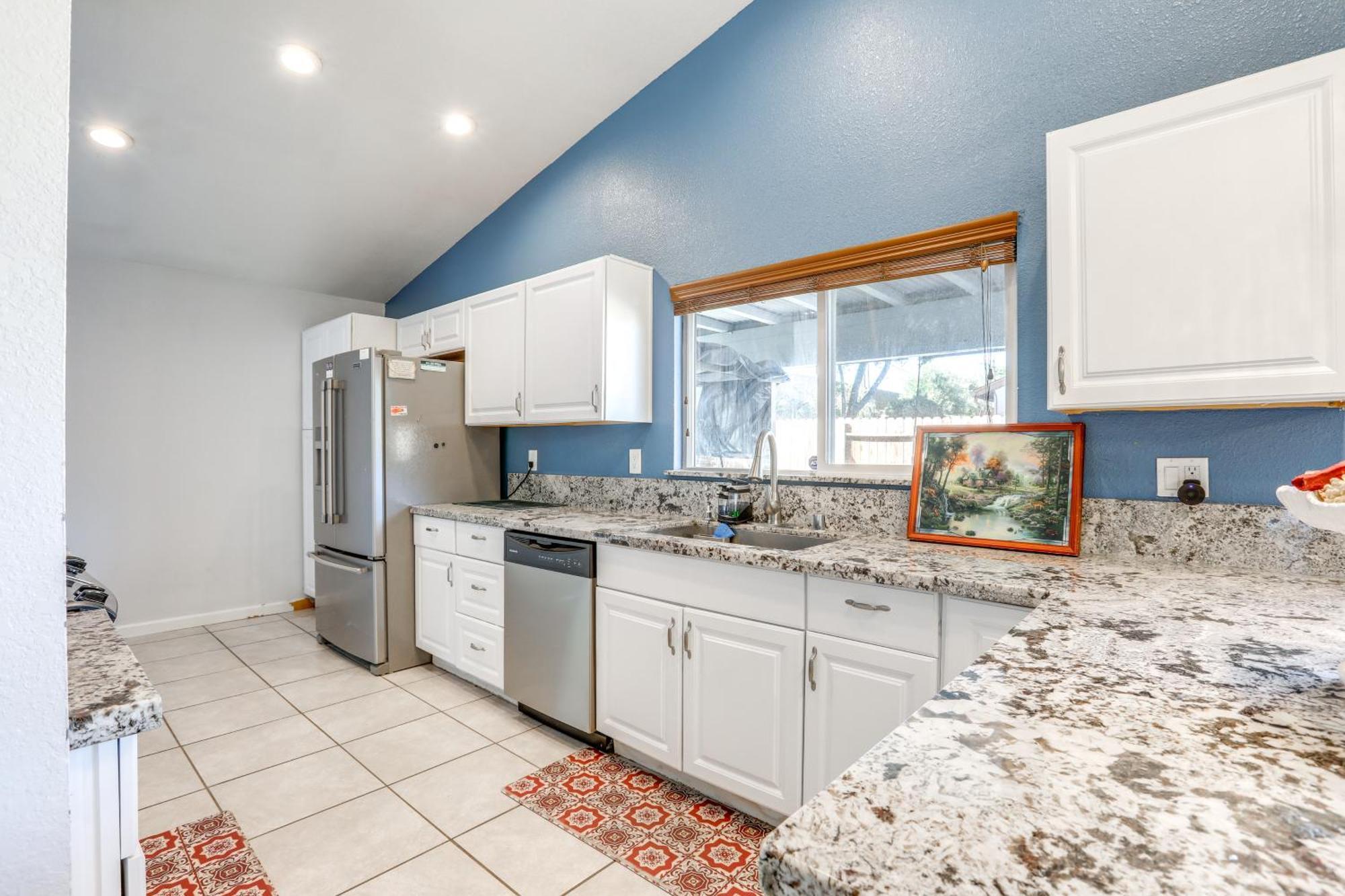With Pool Near Dtwn Pets Welcome! Holiday home *