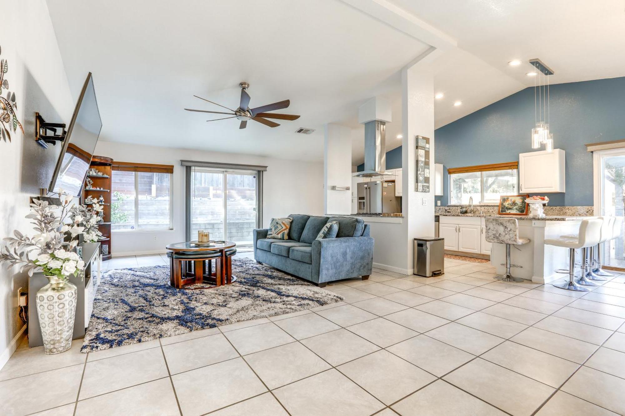 With Pool Near Dtwn Pets Welcome! Holiday home Sacramento