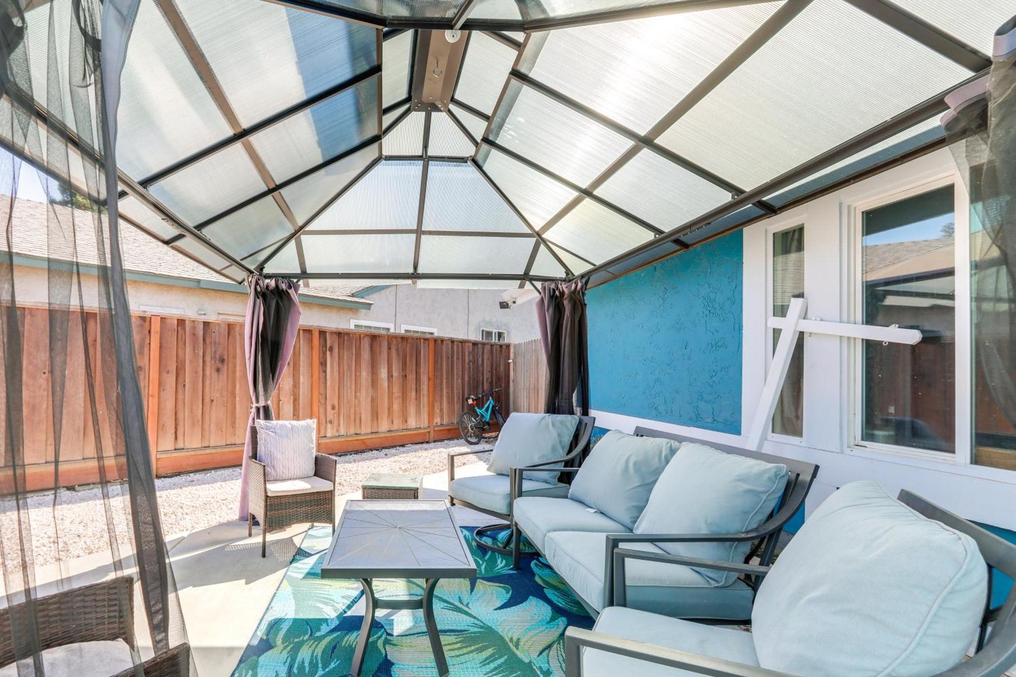 Holiday home With Pool Near Dtwn Pets Welcome!