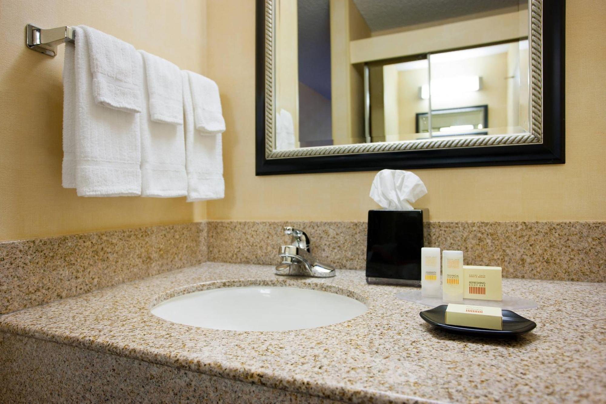 Courtyard Airport Natomas Hotel