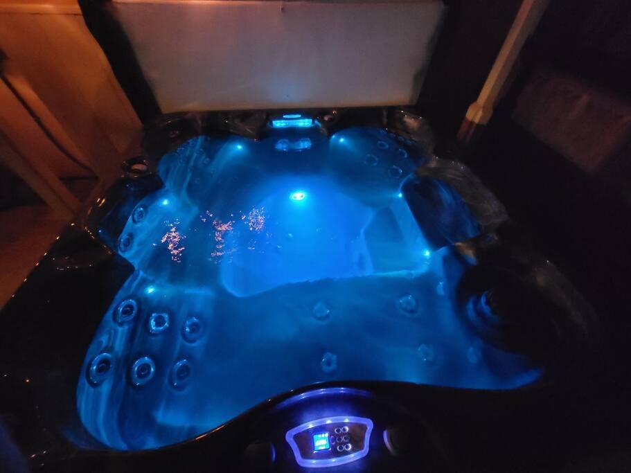 Hot Tub Hideaway *