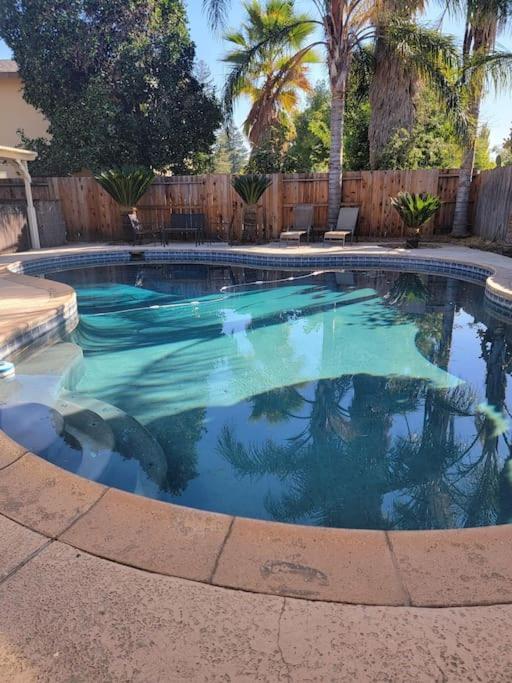 Hot Tub Hideaway * Sacramento