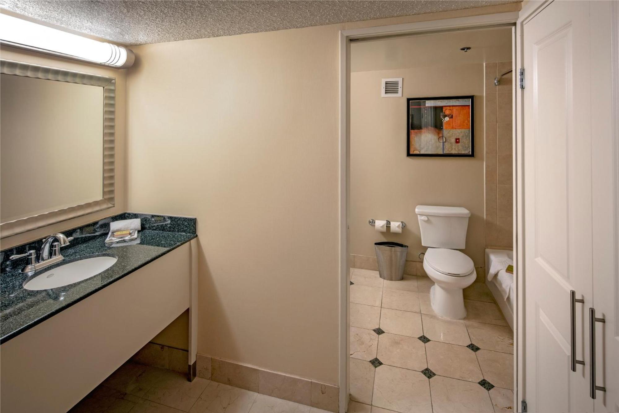 Hilton Arden West 3*