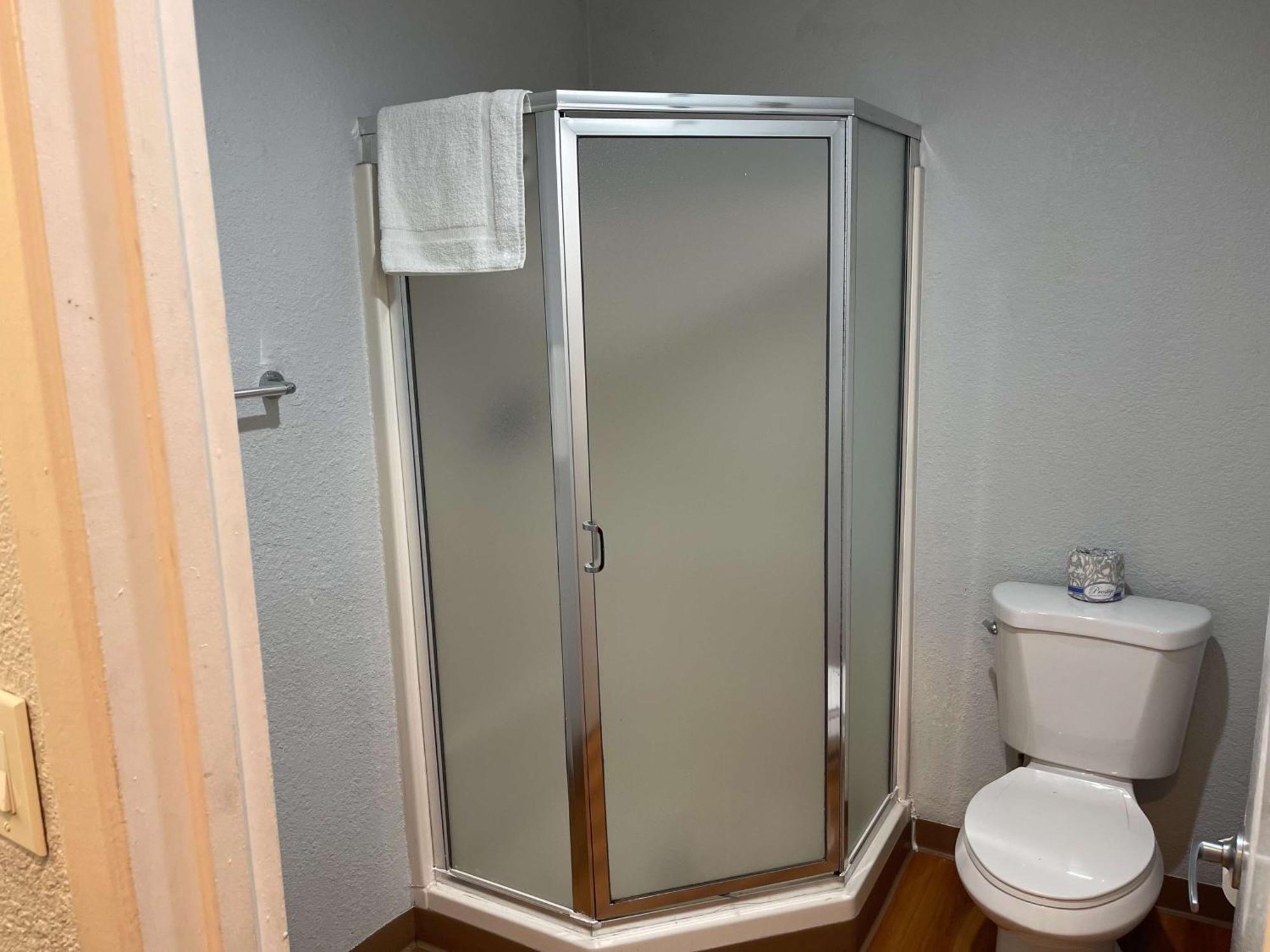 6 Sacramento, Ca - Downtown Hotel 2*