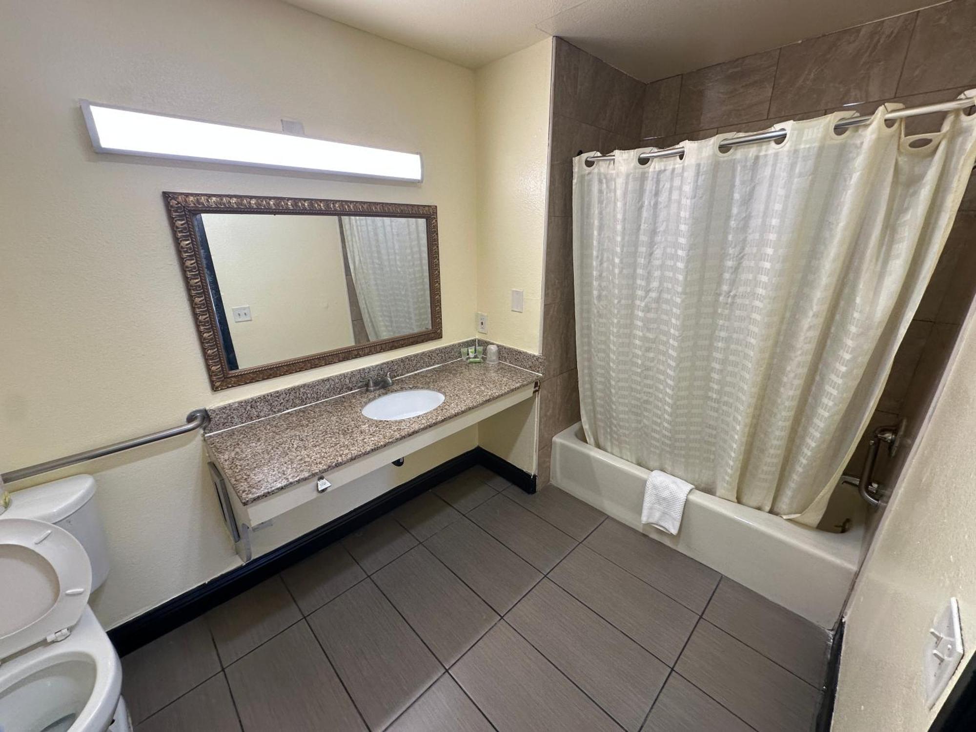 Crossroads - Downtown Motel 3*