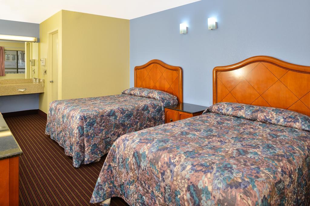 Rodeway Inn, Little Saigon Hotel