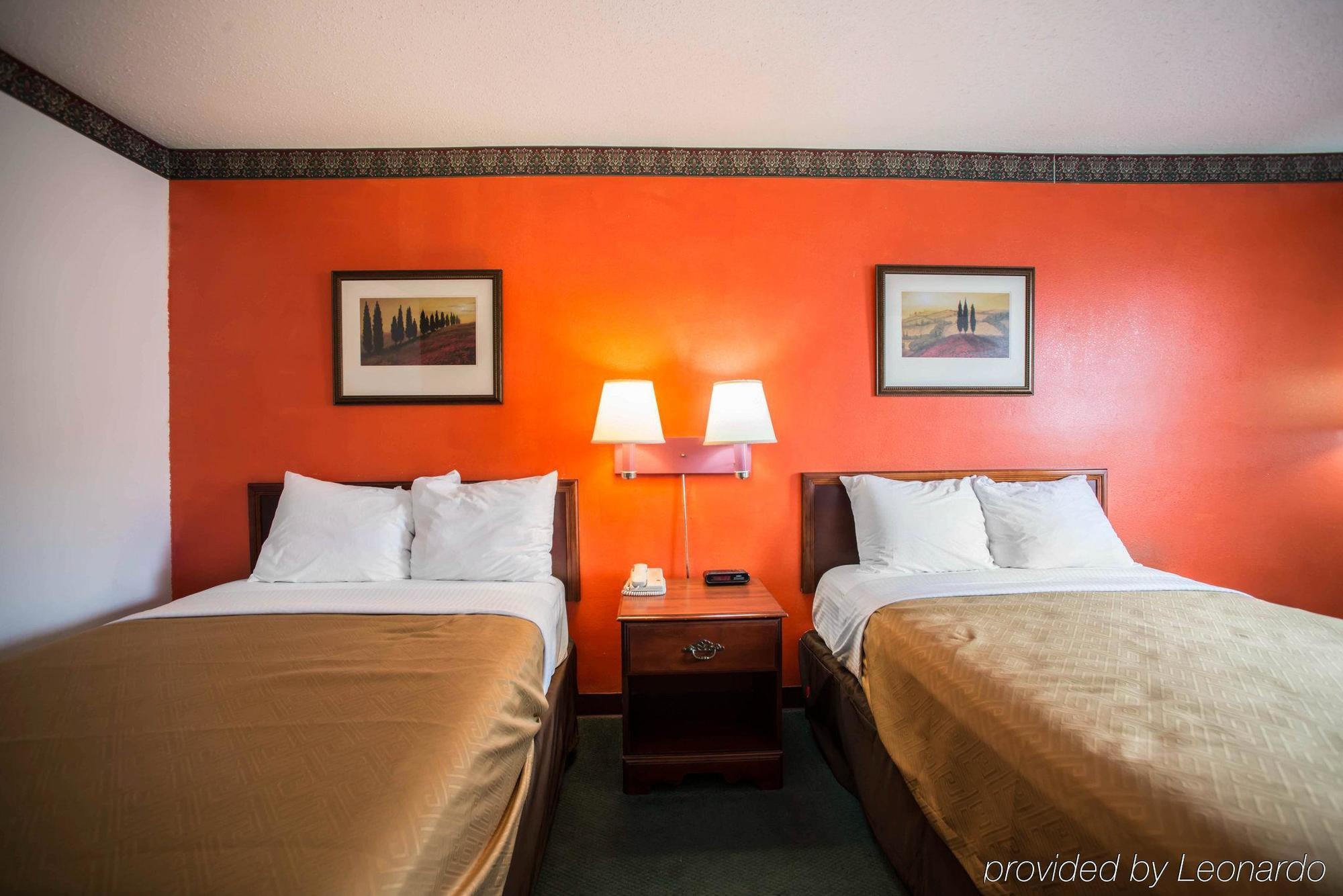Lodge Econo Convention Center