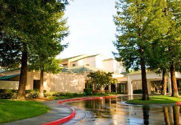 Courtyard Airport Natomas 3*
