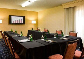 Courtyard Airport Natomas Hotel 3*