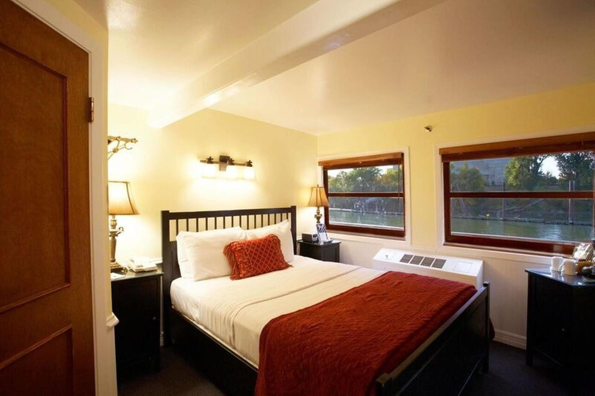 Hotel Delta King