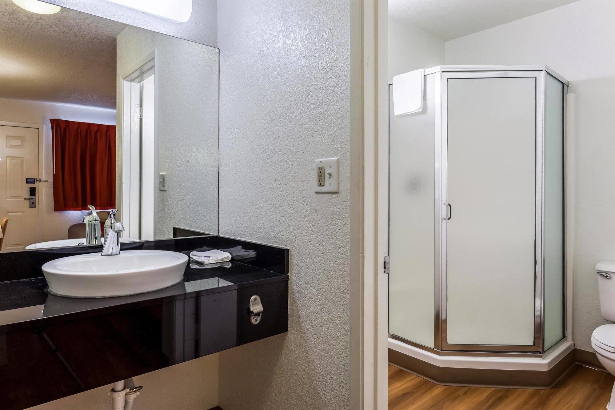 6 Sacramento, Ca - Downtown Hotel 2*