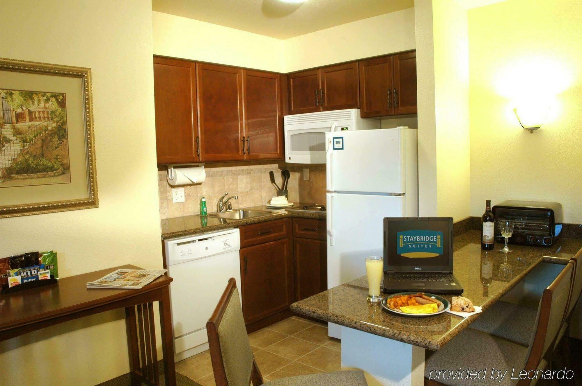 Staybridge Airport Natomas, An Ihg