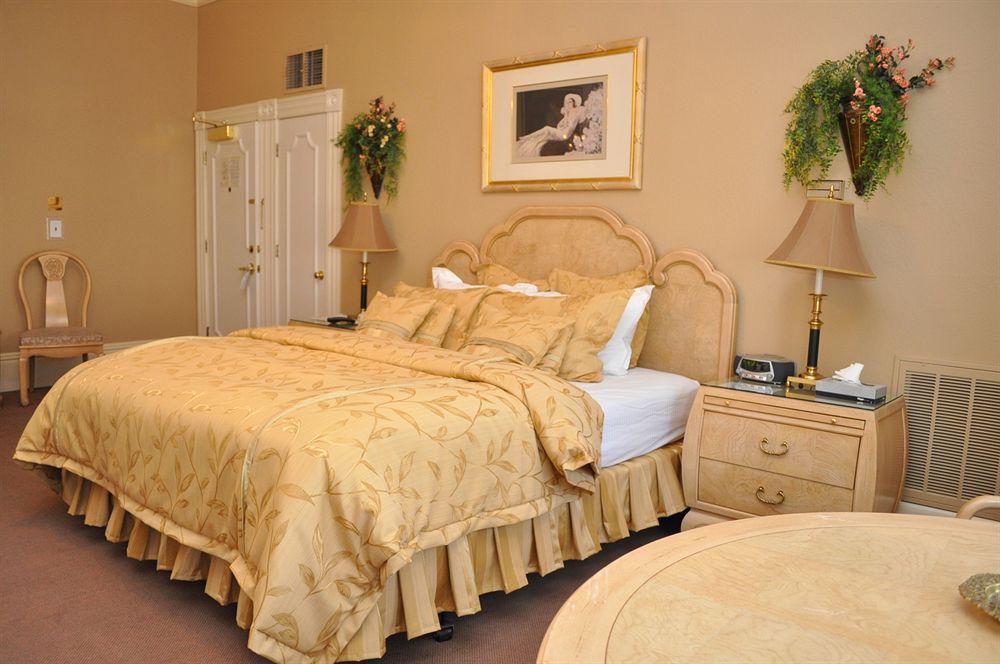 Sterling Hotel 3*