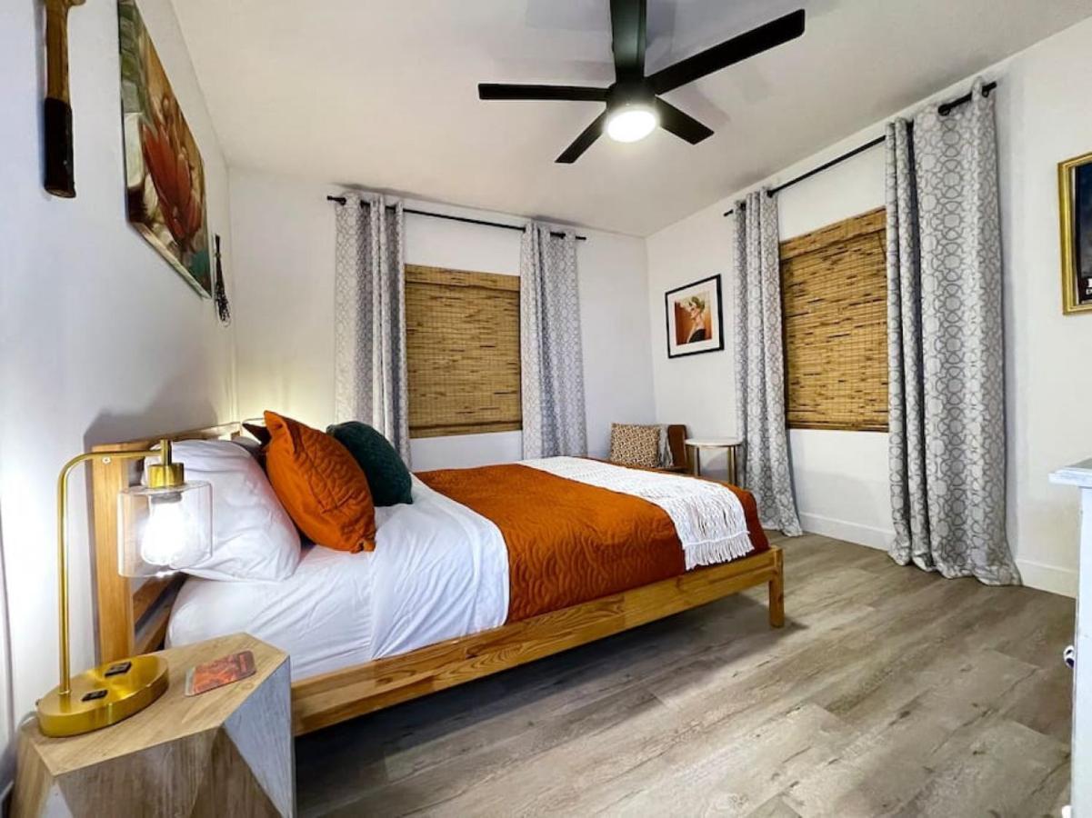 King Bed-private Yard-driveway Parking *