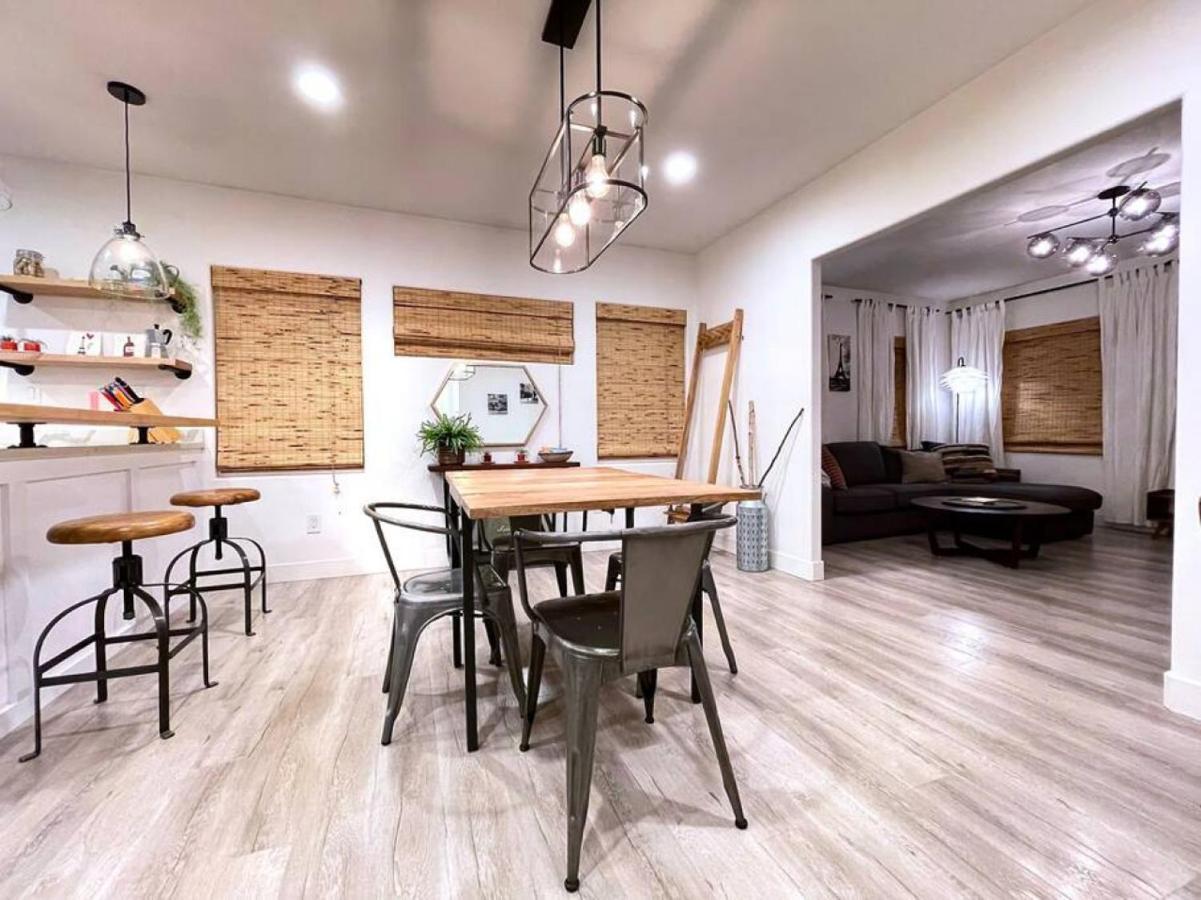 Holiday home King Bed-private Yard-driveway Parking Sacramento