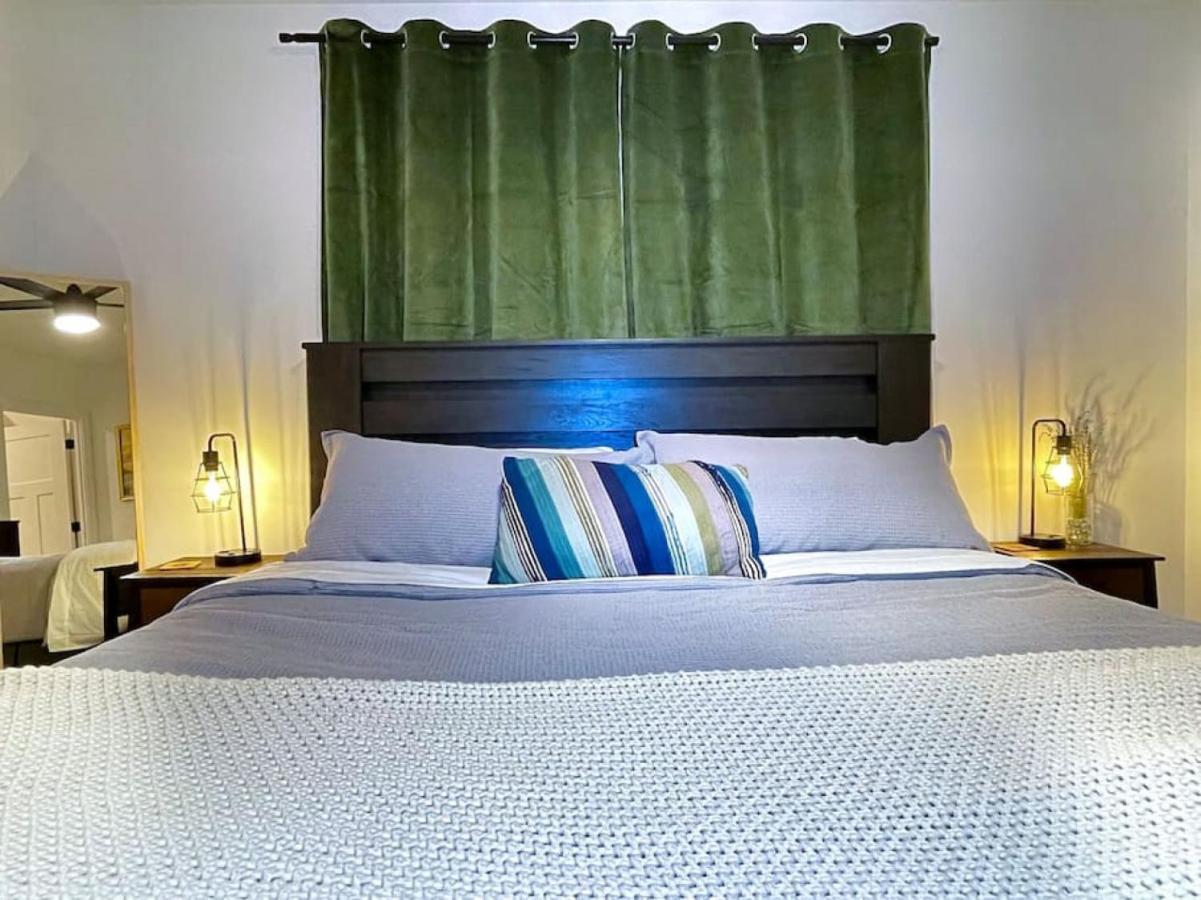 King Bed-private Yard-driveway Parking *