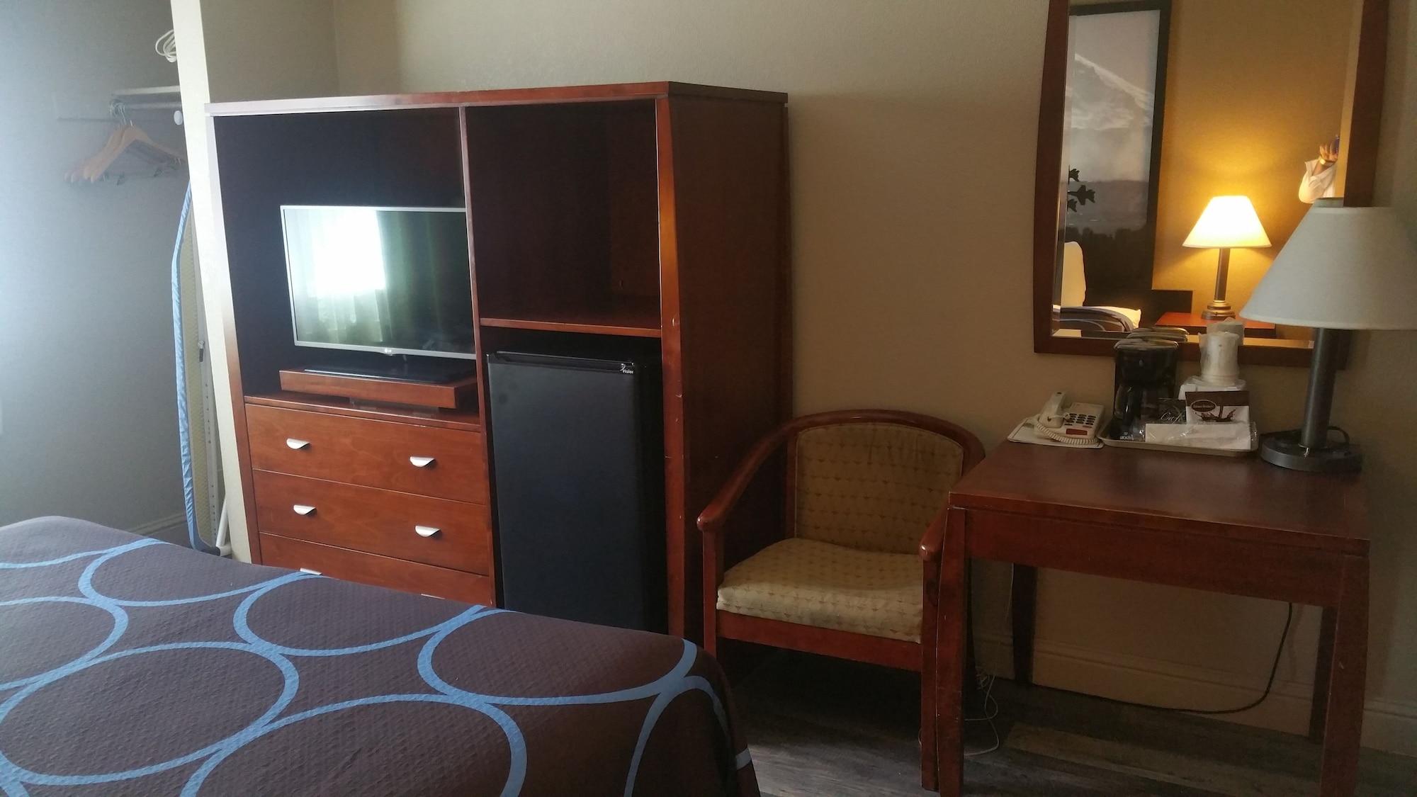 Super 8 By Wyndham Sacramento Hotel