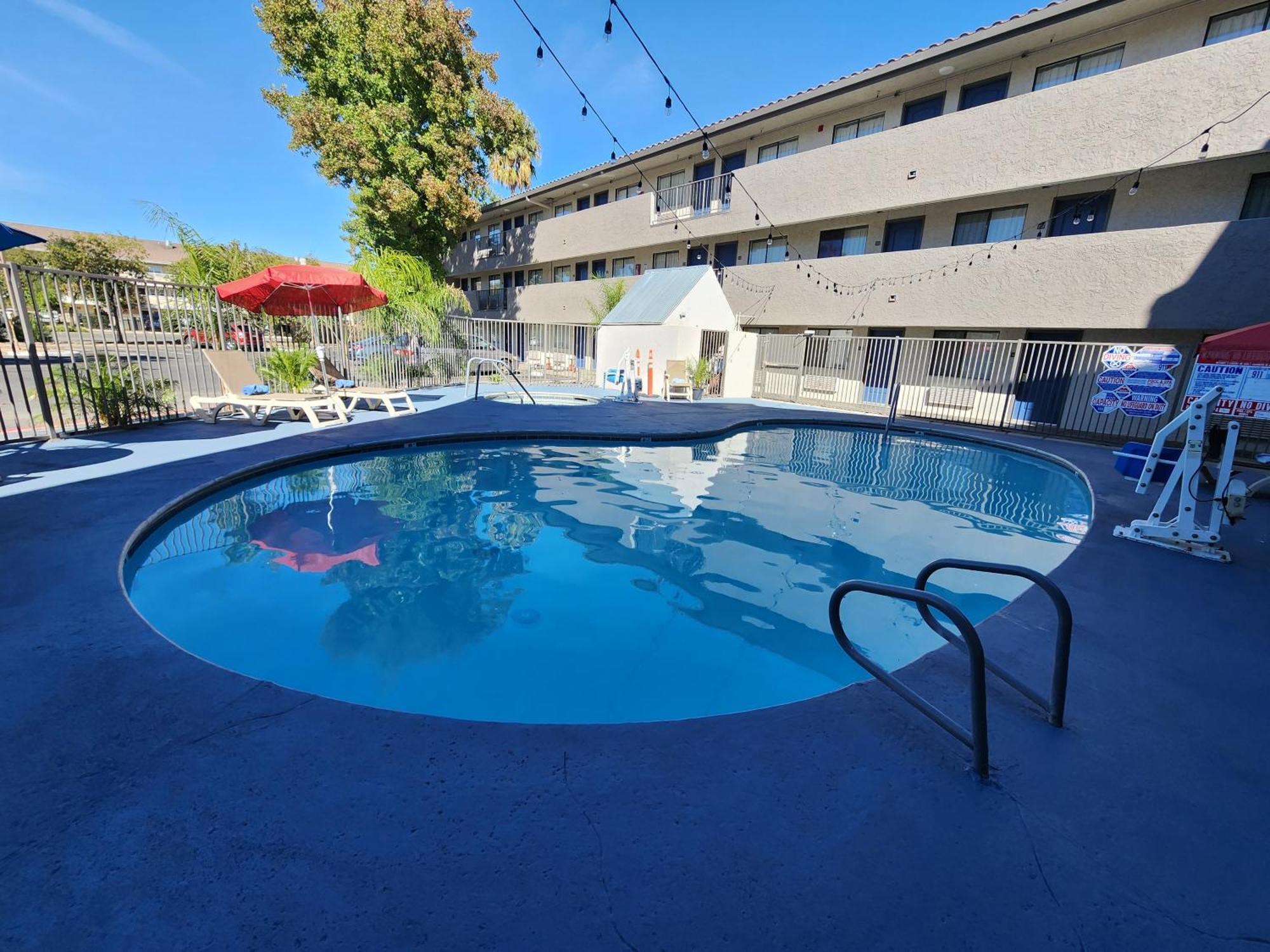 6 Ca Natomas Hotel