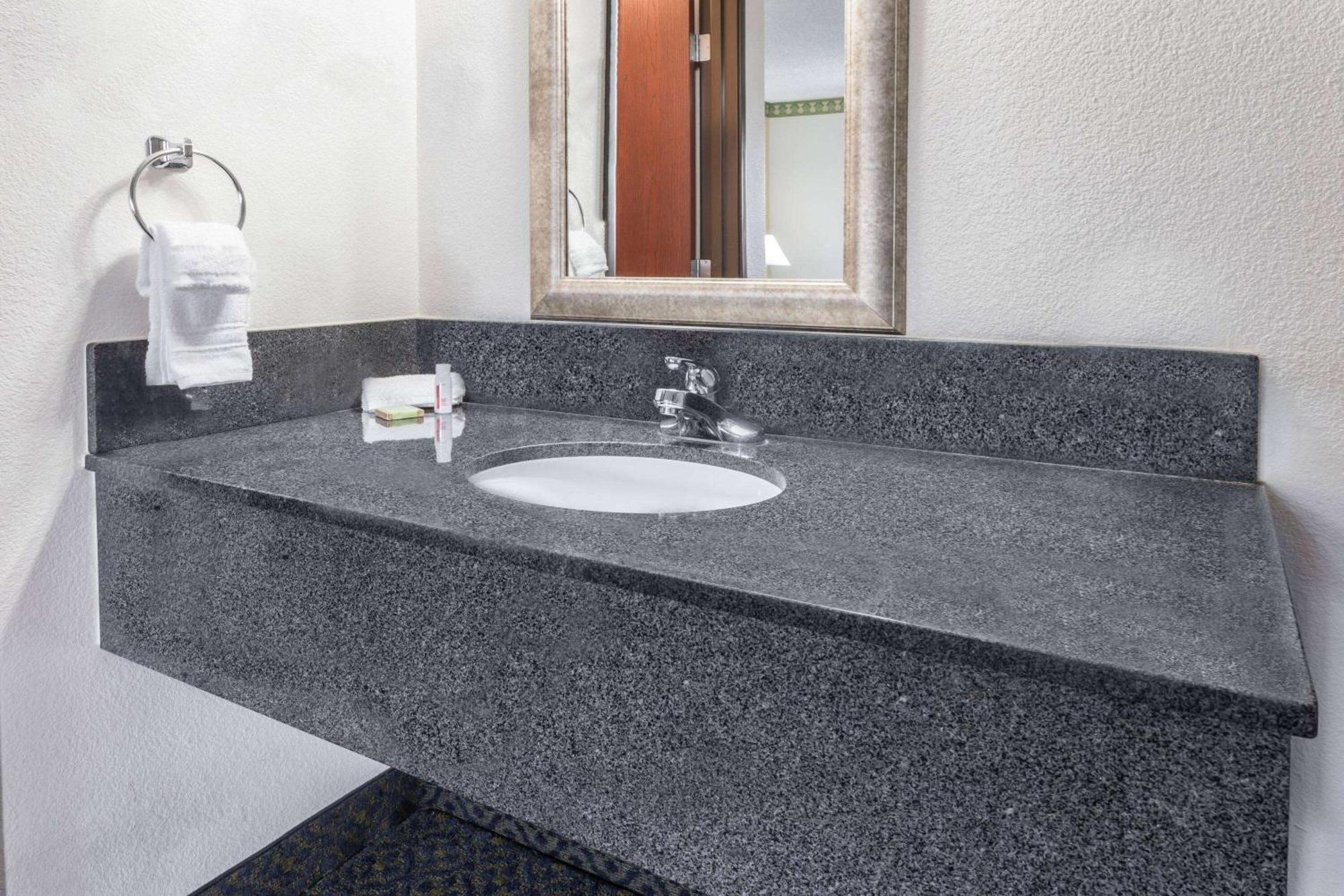 Super 8 By Wyndham Sacramento 2*