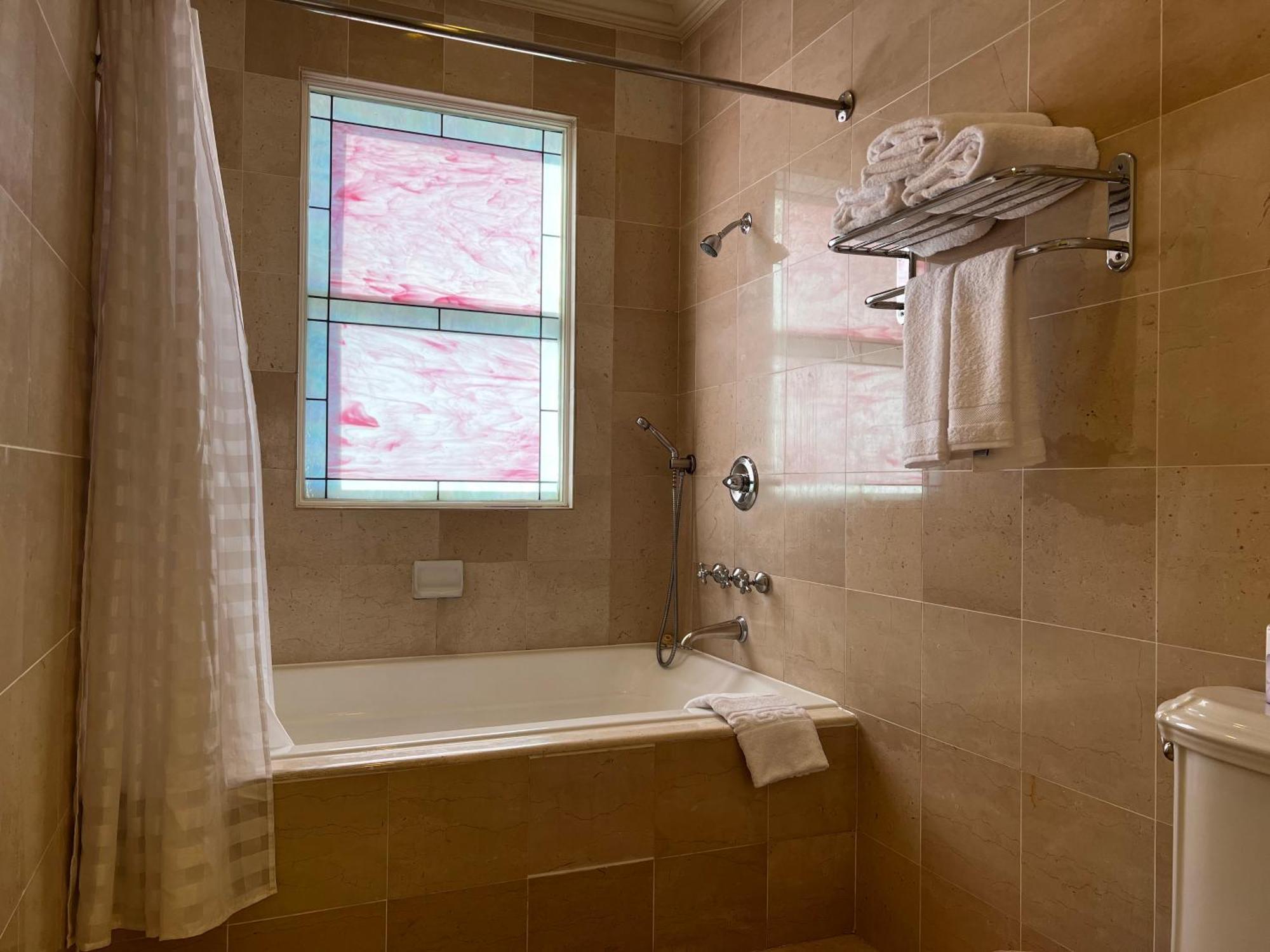 Sterling Hotel 3*